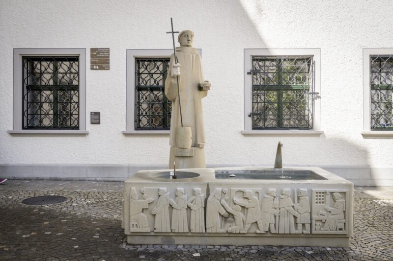 Otmar Brunnen im inneren Klosterhof